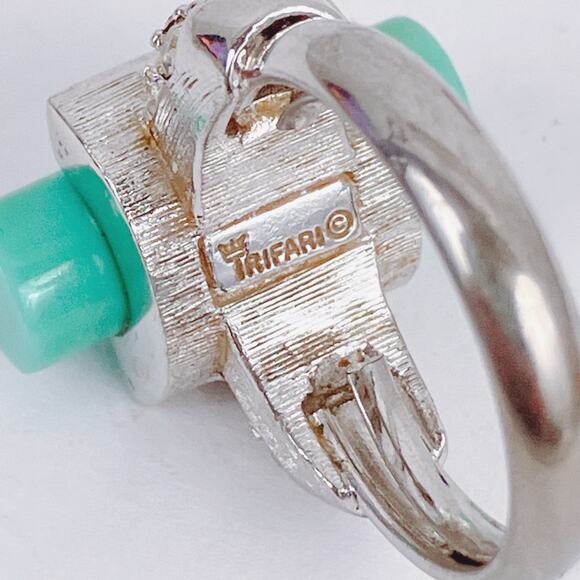 Vintage Trifari Ring Art Deco Style Green Lucite Rhinestone Size 5.75 Adjustable - Picture 9 of 16
